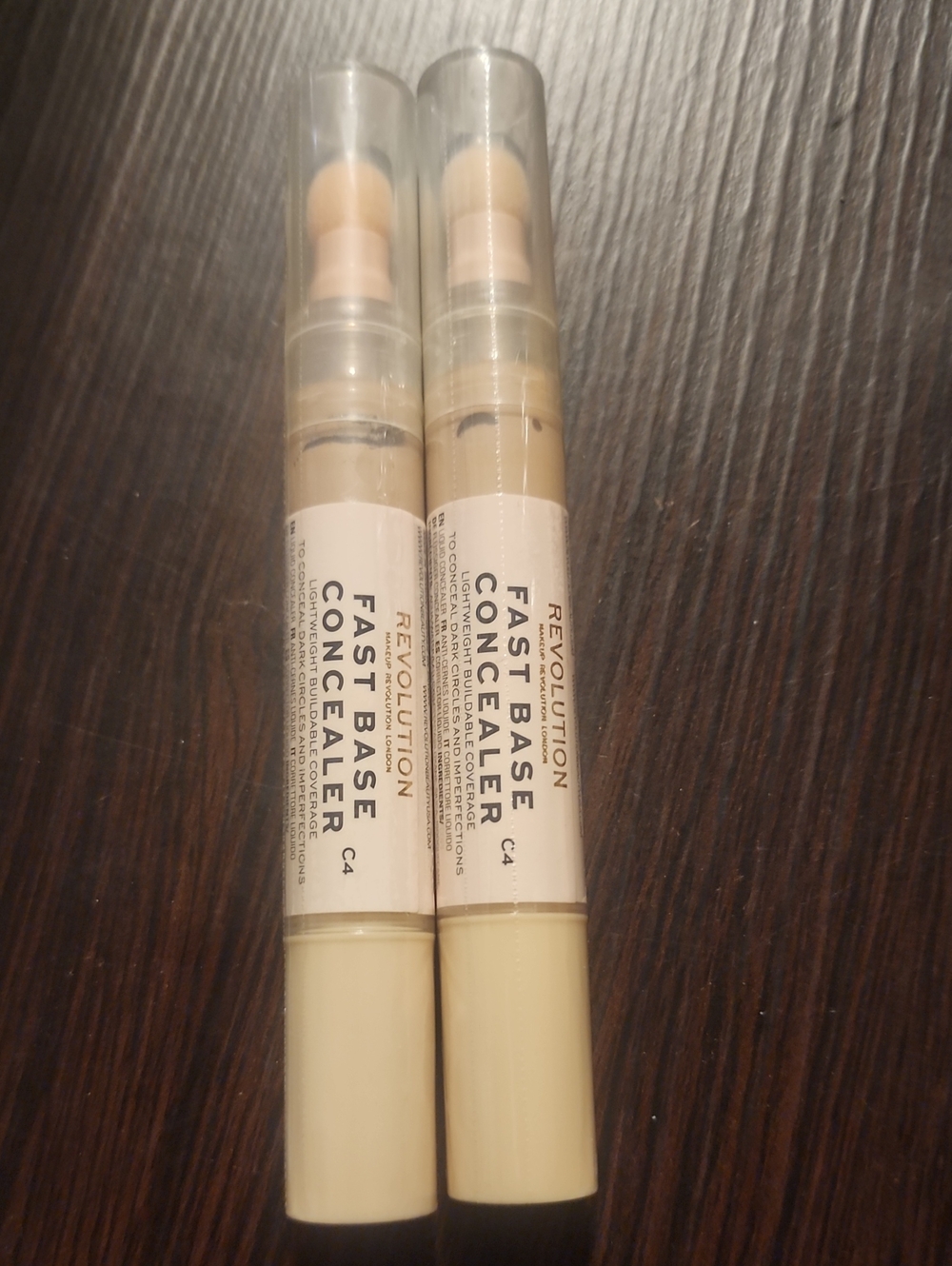 Revolution Fast Base Concealer C4 – Natural Beige Duo